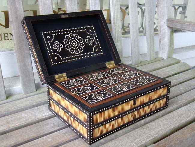 A fine 19th century Porcupine quill, ebony and inlaid ivory trinket or jewelery box — image 2